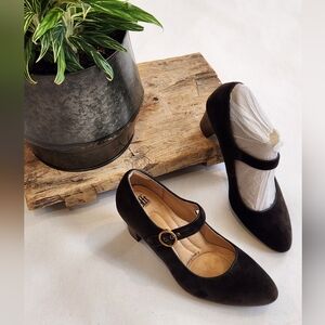 New! || SOFFT || Petra velvet maryjane heels, deep green, sz 10, brass buckles